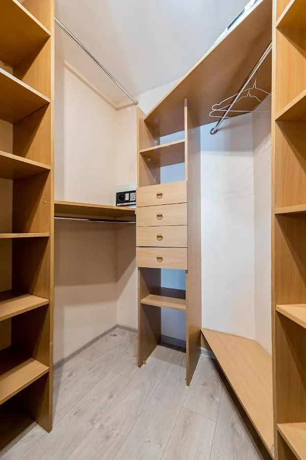 Three-Room Apartments On Central District 基輔