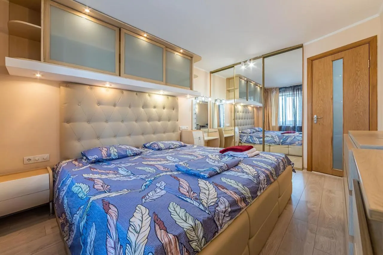Three-Room Apartments On Central District 基輔 0*,
